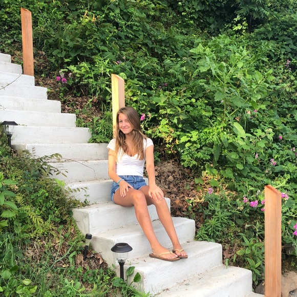 Meet your Posher, Anya - Picture 1 of 1